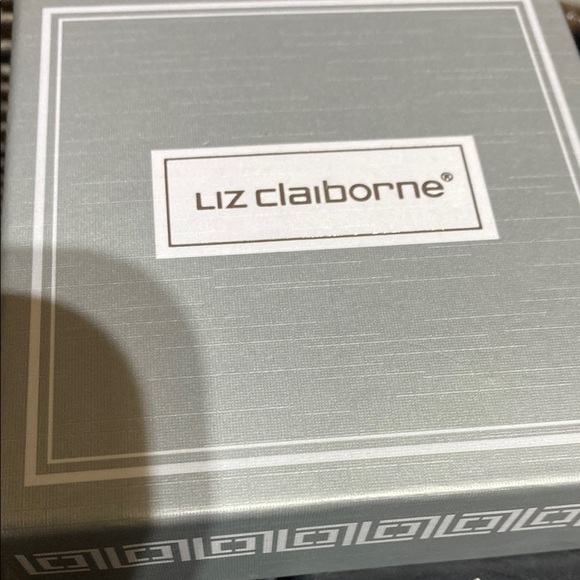 Rose Gold Compact Mirror with Rhinestones - Picture 2 of 3